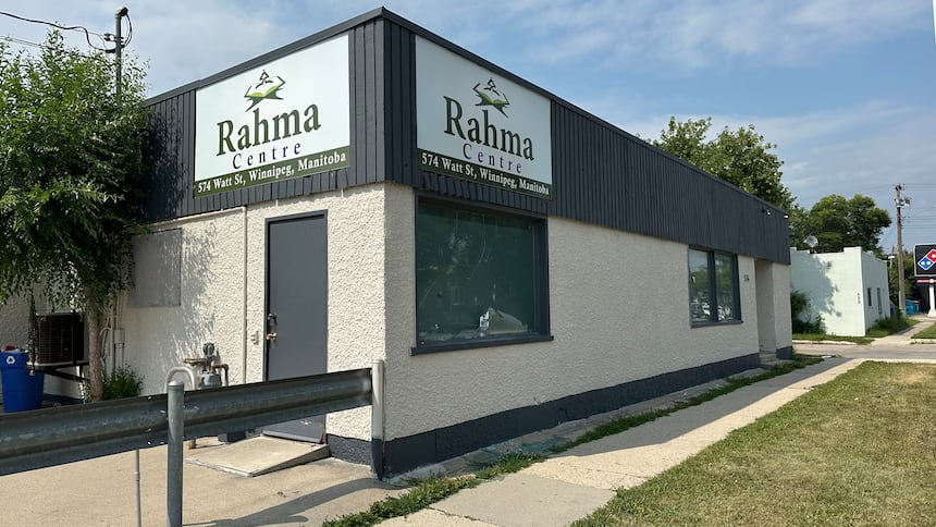 Winnipeg Mosque Targeted in Shooting, Property Attack as Muslim Community Demands Action